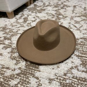EUC Olive & Pique light brown fedora🤎